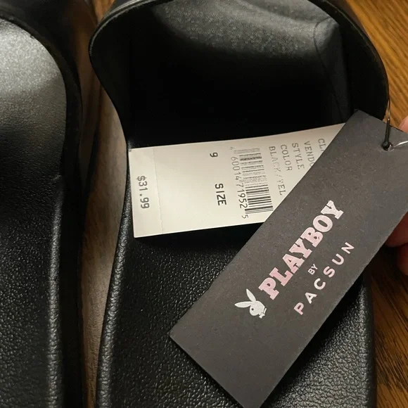 PacSun Black and Yellow Sandals with Playboy Logo - Picture 4 of 5